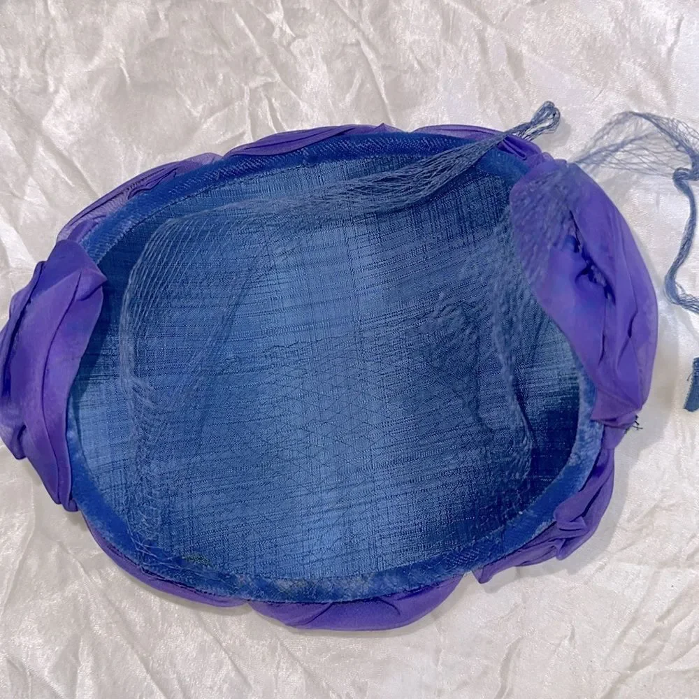 Vintage 50s/60s Purple Floral Hat with‎ netting ties - Picture 7 of 7